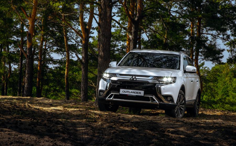  Mitsubishi Outlander 2018 года  (CIS) (фото 7 из 41)